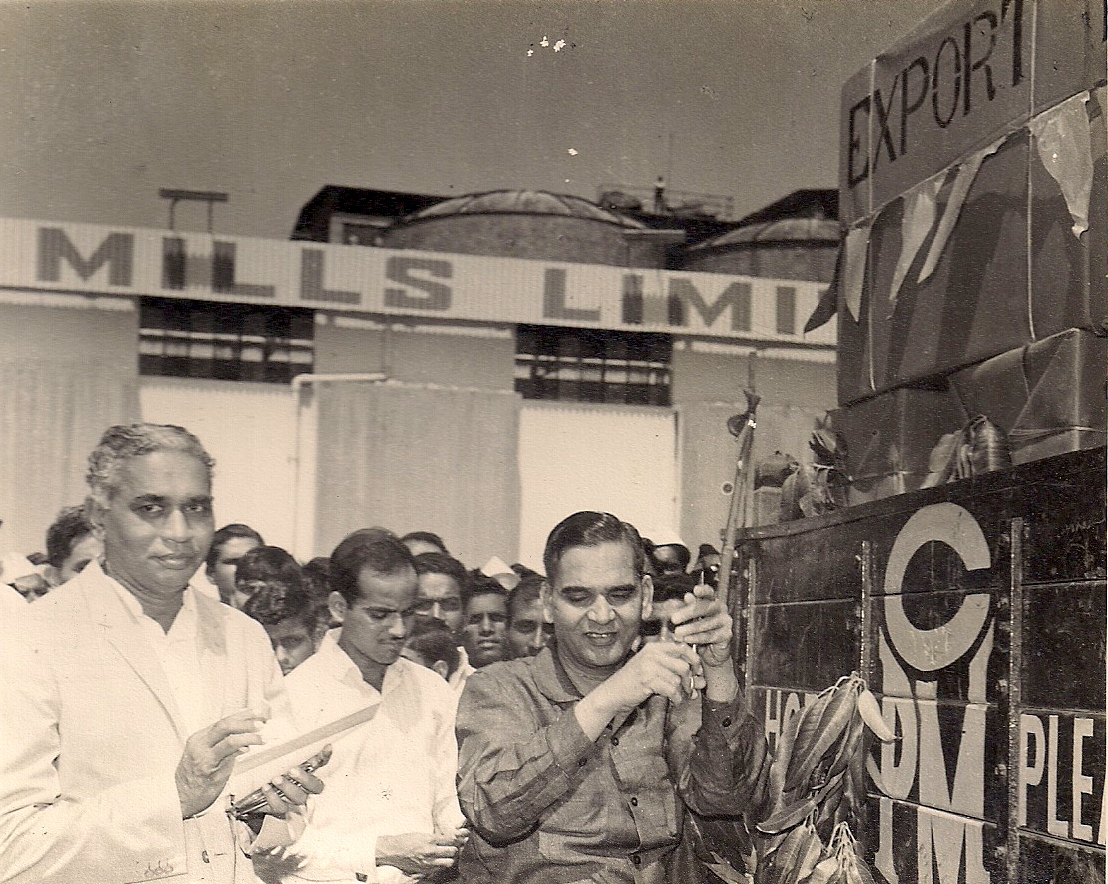 Manubhai inaugurating the PAPCO Paper Mills, 5 March 1960